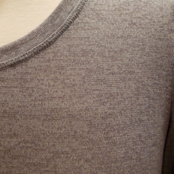 Vince Gray/Silver Metallic Long Sleeve XS EUC - Picture 2 of 3